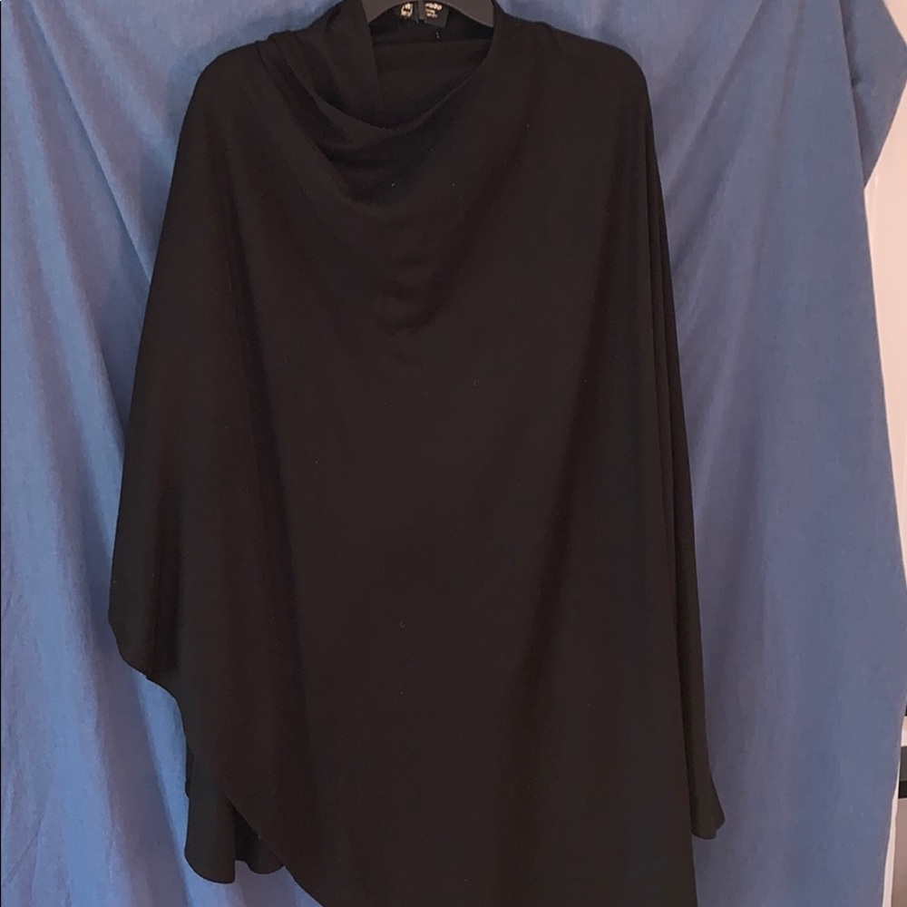 A Brod fashion accessories, black cape, one size